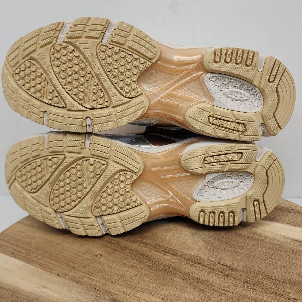 Asics GEL-DS TRAINER 14 Women's Size 7 Gold White Creme - Picture 8 of 9